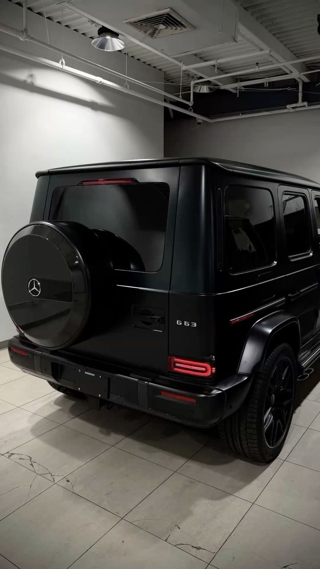 Mercedes G63: брутальный стиль и уверенность на дороге